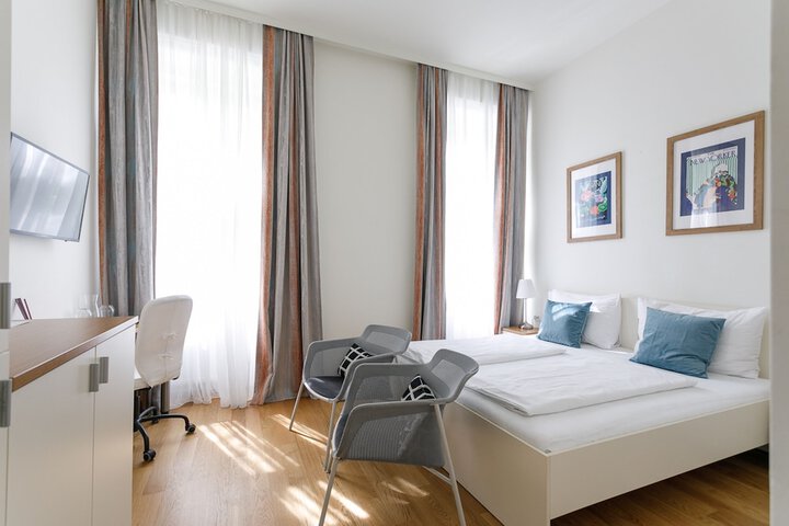 Room 6 of 22