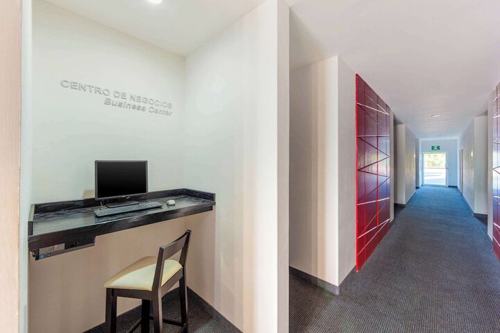 Business Center 39 of 46