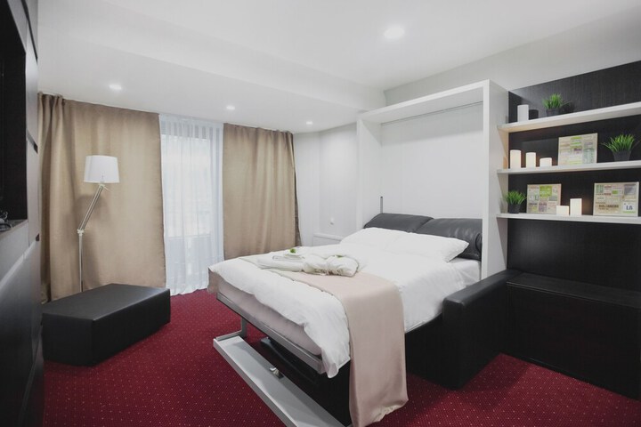 STADIUM HOTEL