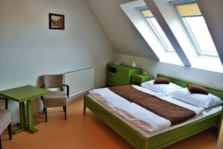 Room 25 of 32