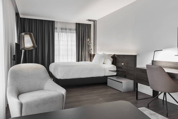 Room 10 of 39