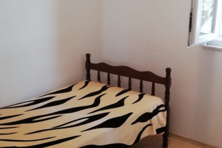 Room 2 of 7