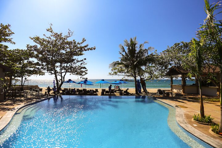 Hotel with Pool