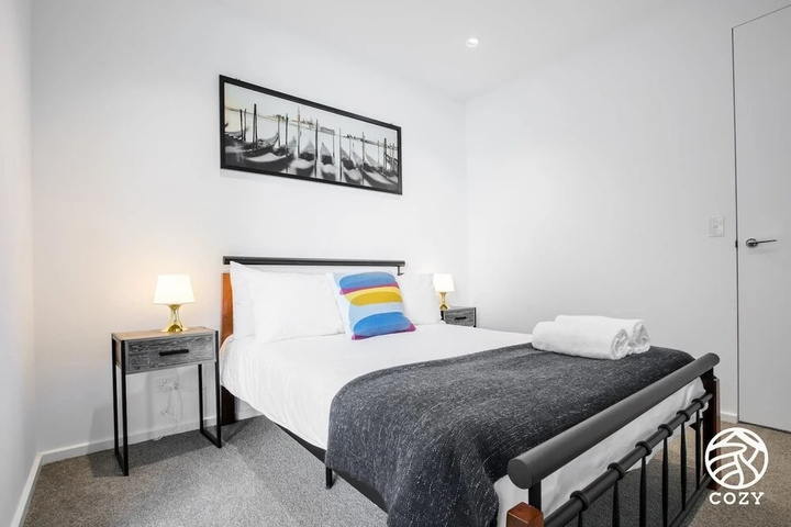 Room 4 of 7