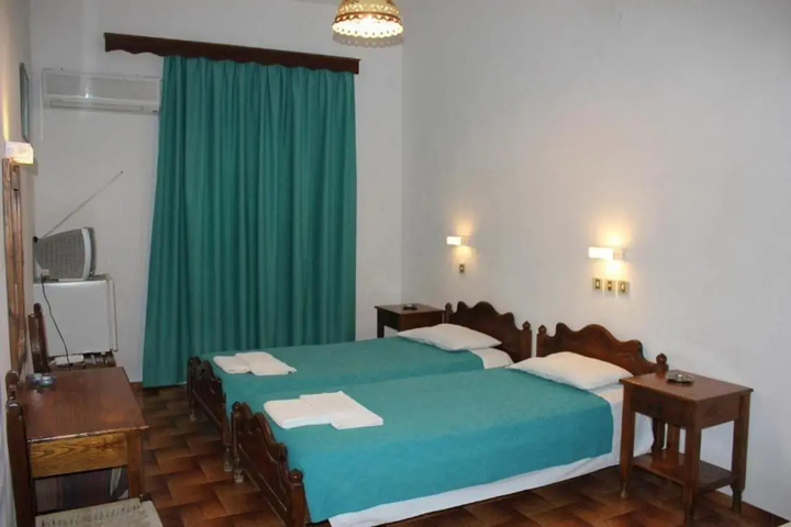 Room 2 of 8