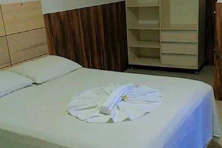 Room 6 of 13