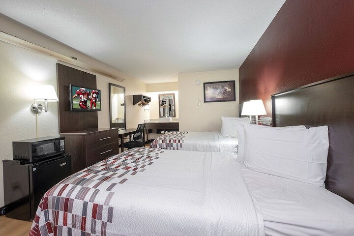 Double Deluxe King Bed (9 of 9)