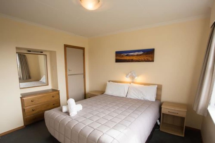 Room 3 of 170