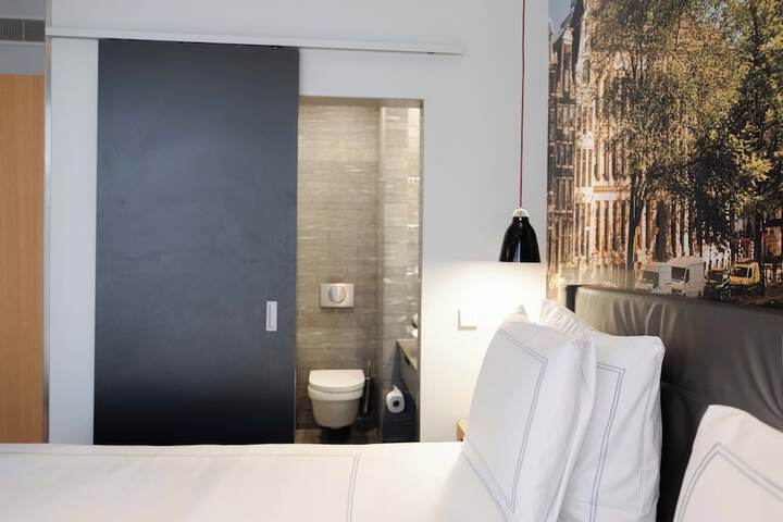 Room 51 of 109