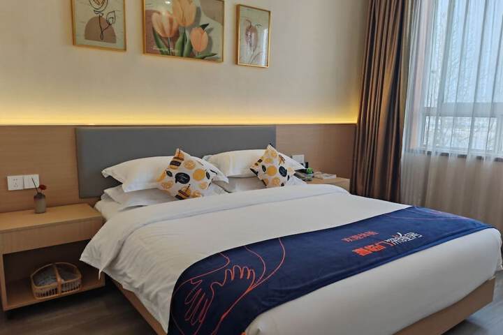 Room 15 of 19