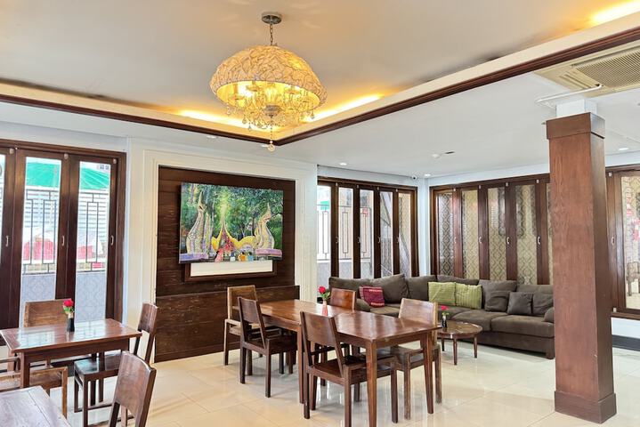 Hotel Interior 4 of 95