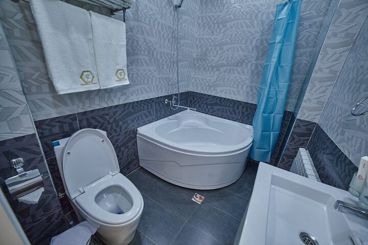 Room 6 of 14