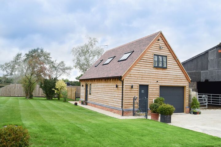 New Luxury 1-bed House nr Bicester Village in Bicester