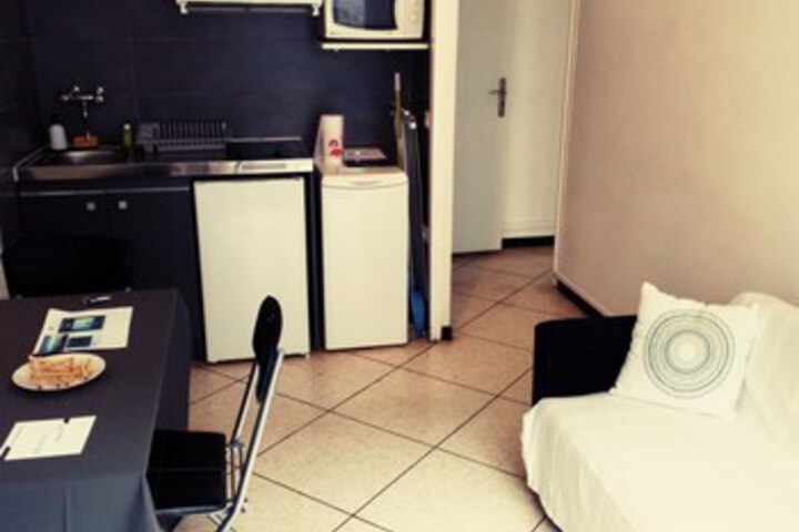 Room 3 of 10