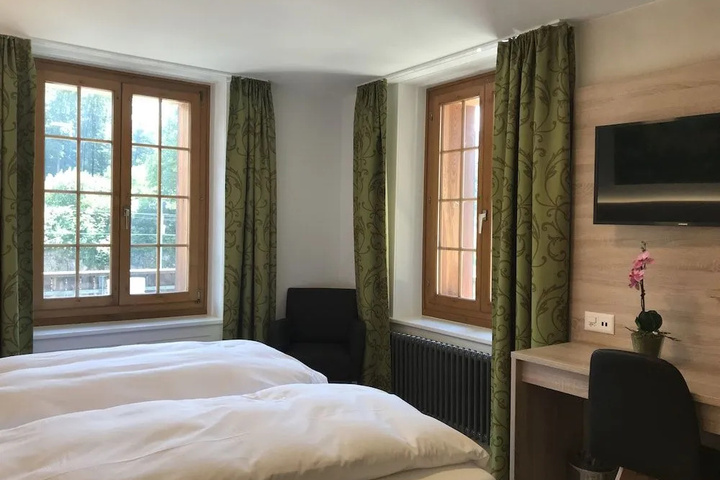 Room 6 of 17