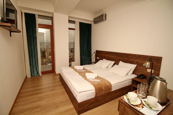 Room 14 of 134