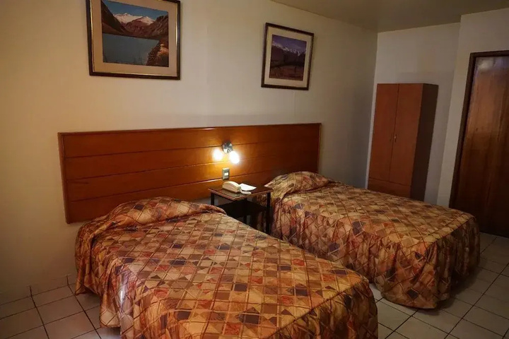 Room 4 of 11