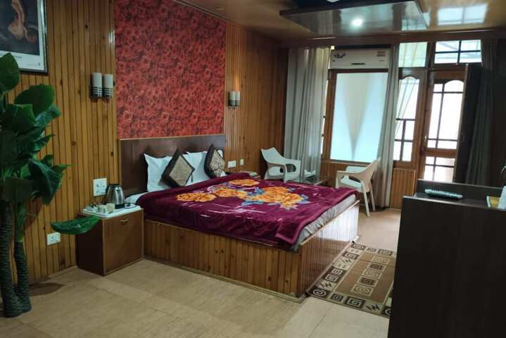 Room 6 of 15