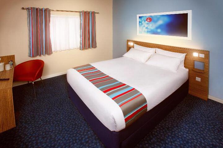 Room 7 of 9