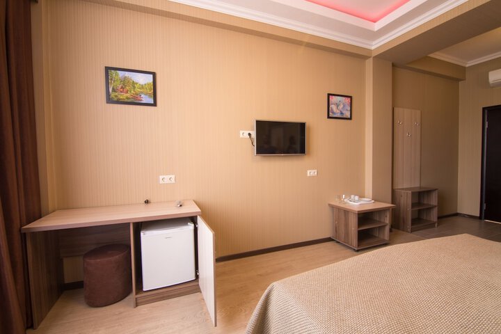 Lounge 42 of 67