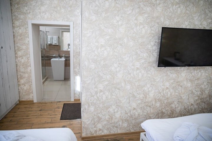 Room 16 of 44