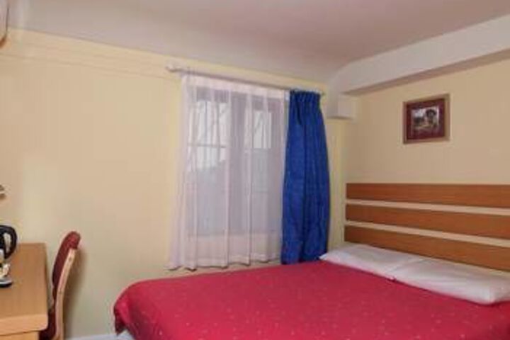 Room 8 of 14