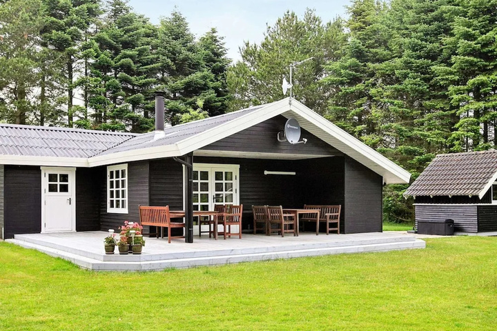 8 Person Holiday Home in Hojslev