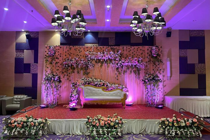 Ballroom/Hall 75 of 87