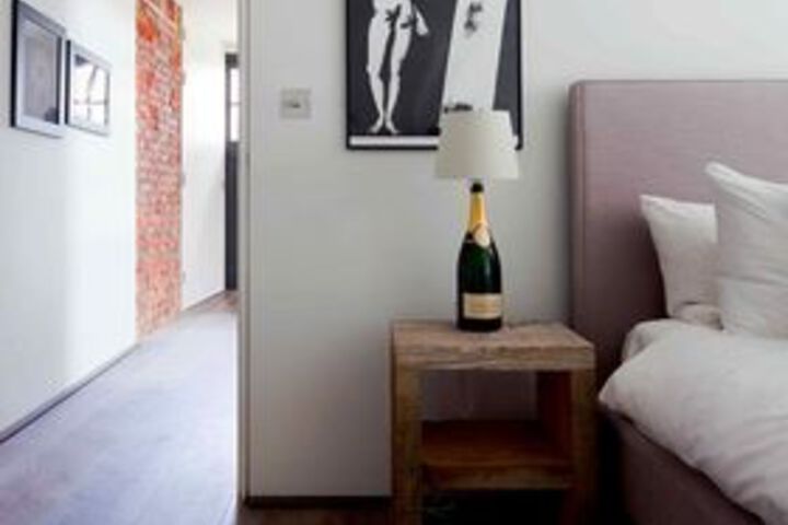 Room 10 of 34