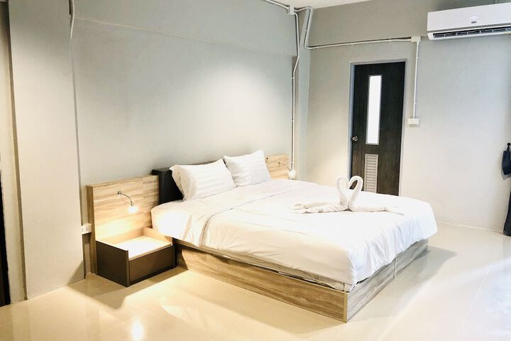 Room 6 of 6