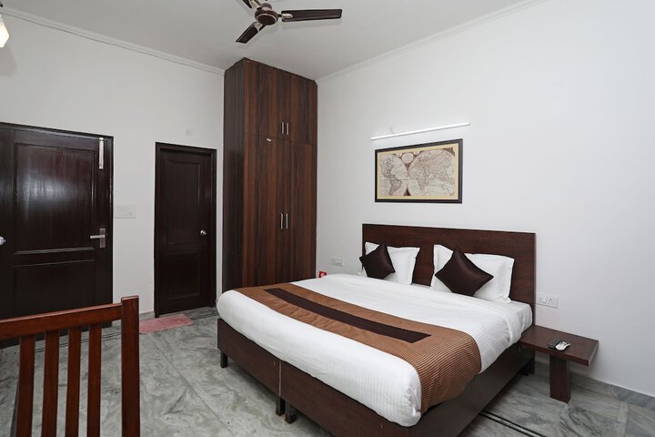 Room 7 of 18