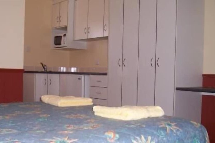Room 6 of 24