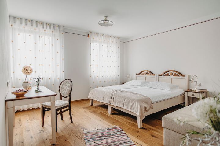 Room 3 of 58