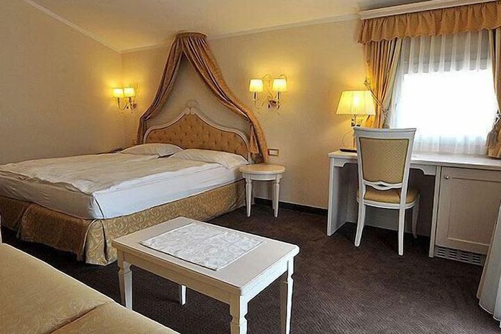 Room 20 of 100