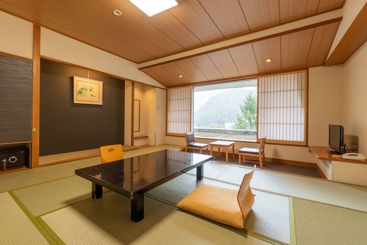 Room 6 of 46