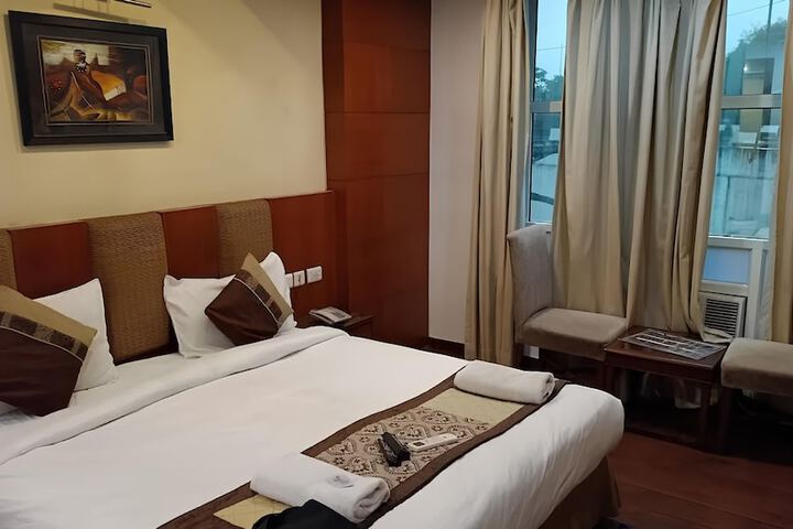 Room 9 of 27