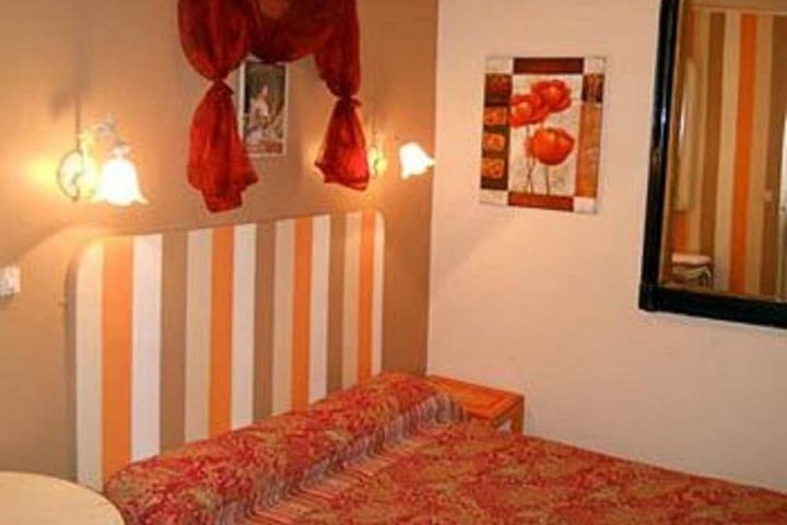 Room 4 of 30