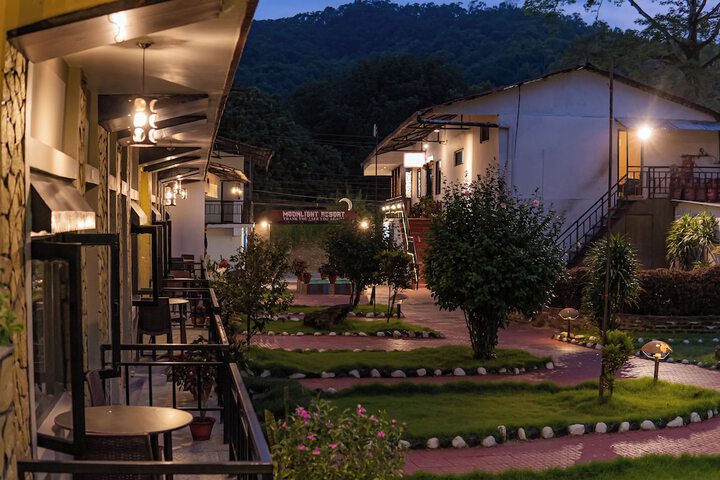 Hotel Exterior 38 of 40