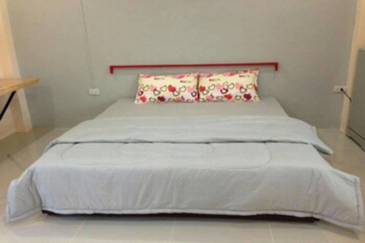Room 10 of 16