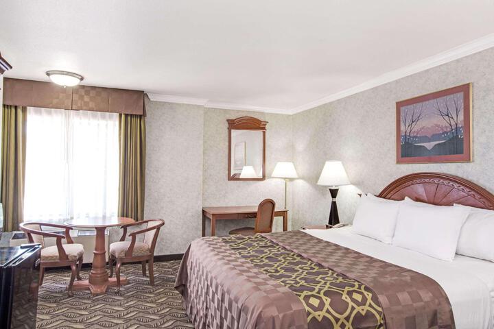 1 King Bed (7 of 13)