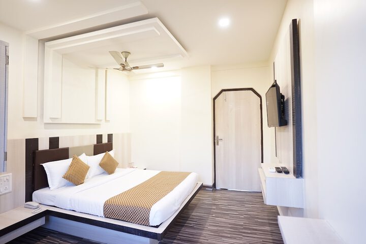 Room 6 of 19