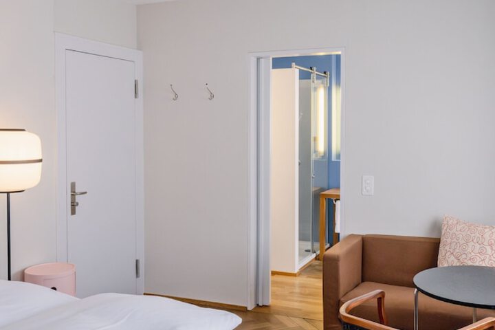 Room 50 of 74