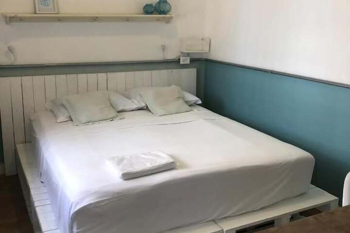 Room 4 of 71