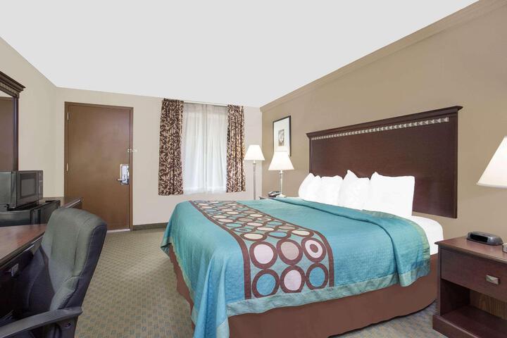 Double Accessible King Size Bed (2 of 6)