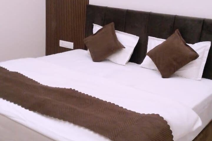 Room 8 of 36