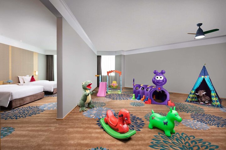 Room 4 of 16