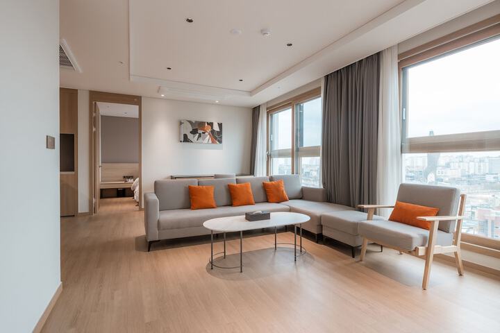Room 43 of 106