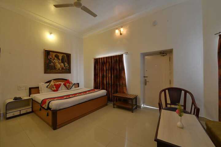 Room 10 of 83