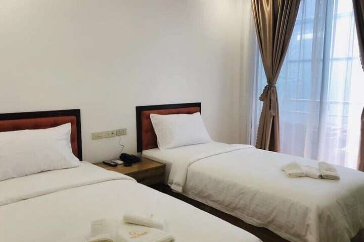 Room 4 of 20