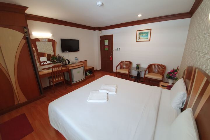 Room 16 of 48